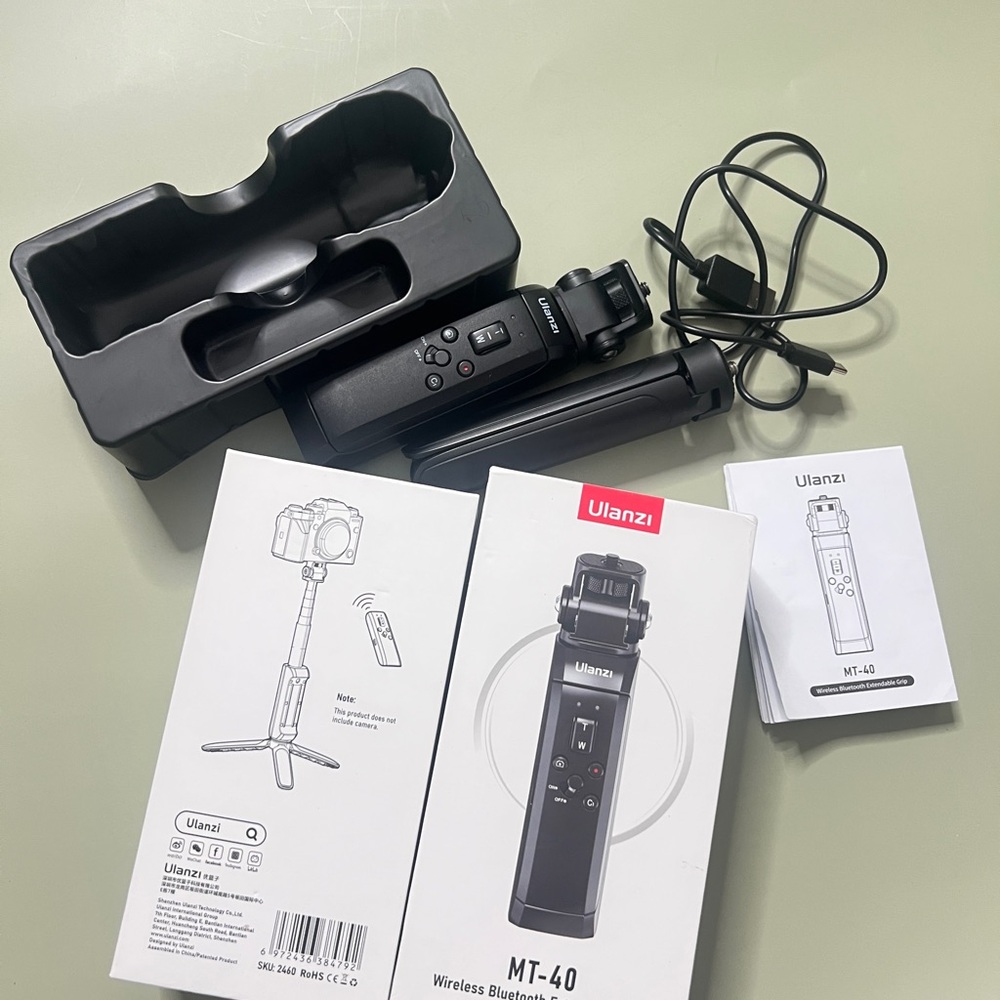 MT-40 Wireless Bluetooth Selfie Stick - Black